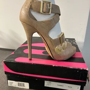 Women’s shoes